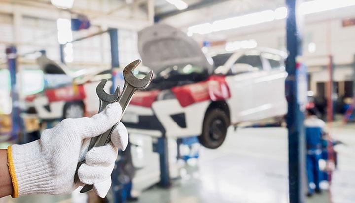 Top 6 Signs It's Time to Visit a Car Service Centre