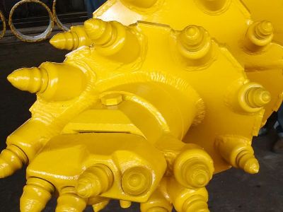 How do environmental considerations affect the use of tricone bits in drilling?