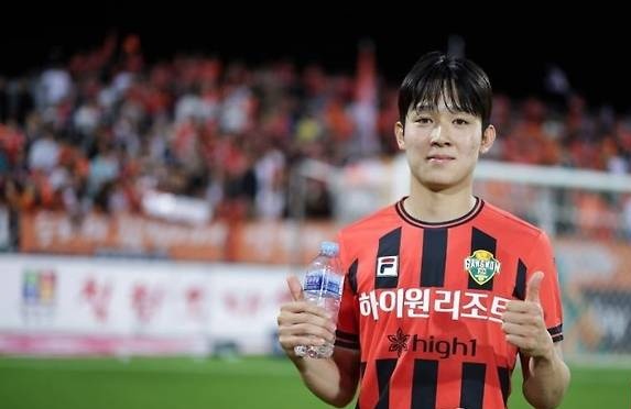 Yang Minhyuk signs professional contract six months after joining the club