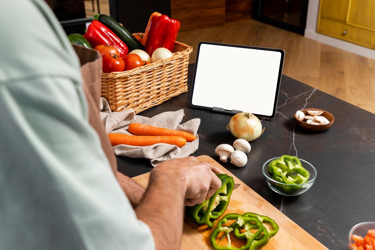 The Ultimate Guide to Choosing the Right Kitchen Display System for Your Restaurant