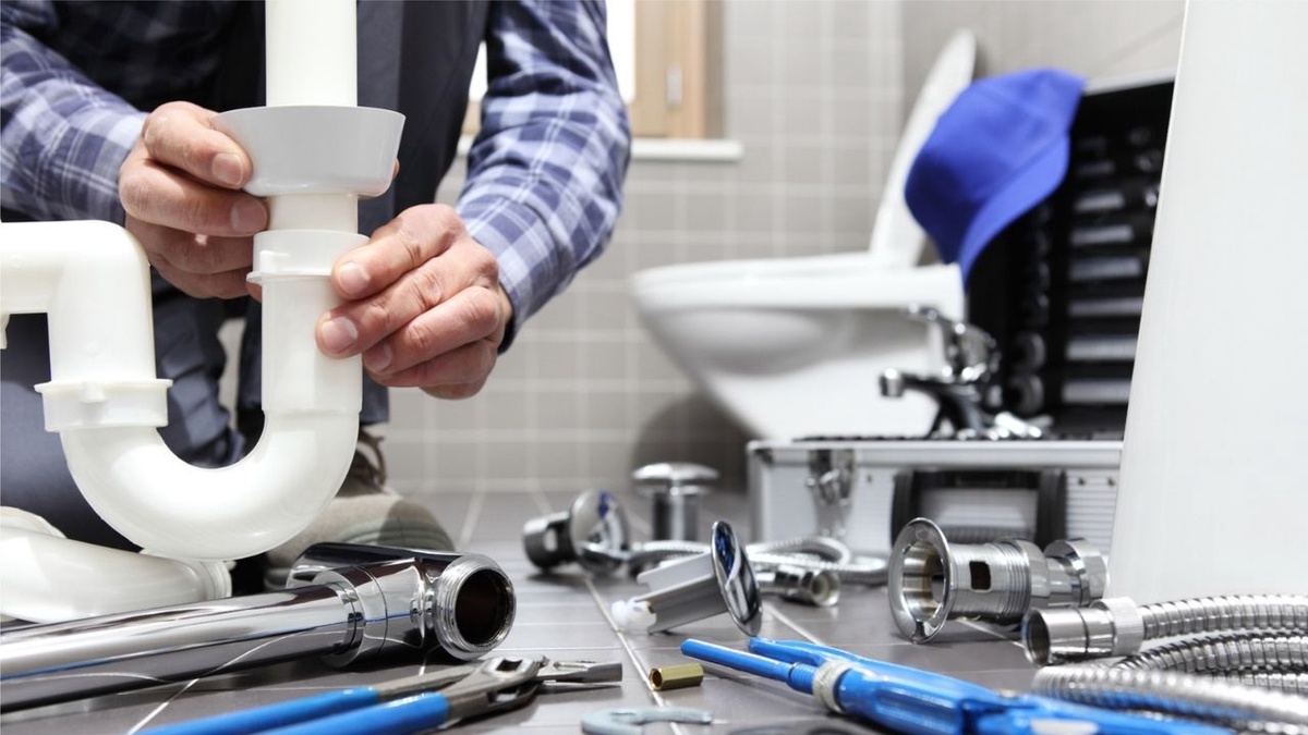 Plumbing Problems? How a Professional Plumber Can Save the Day