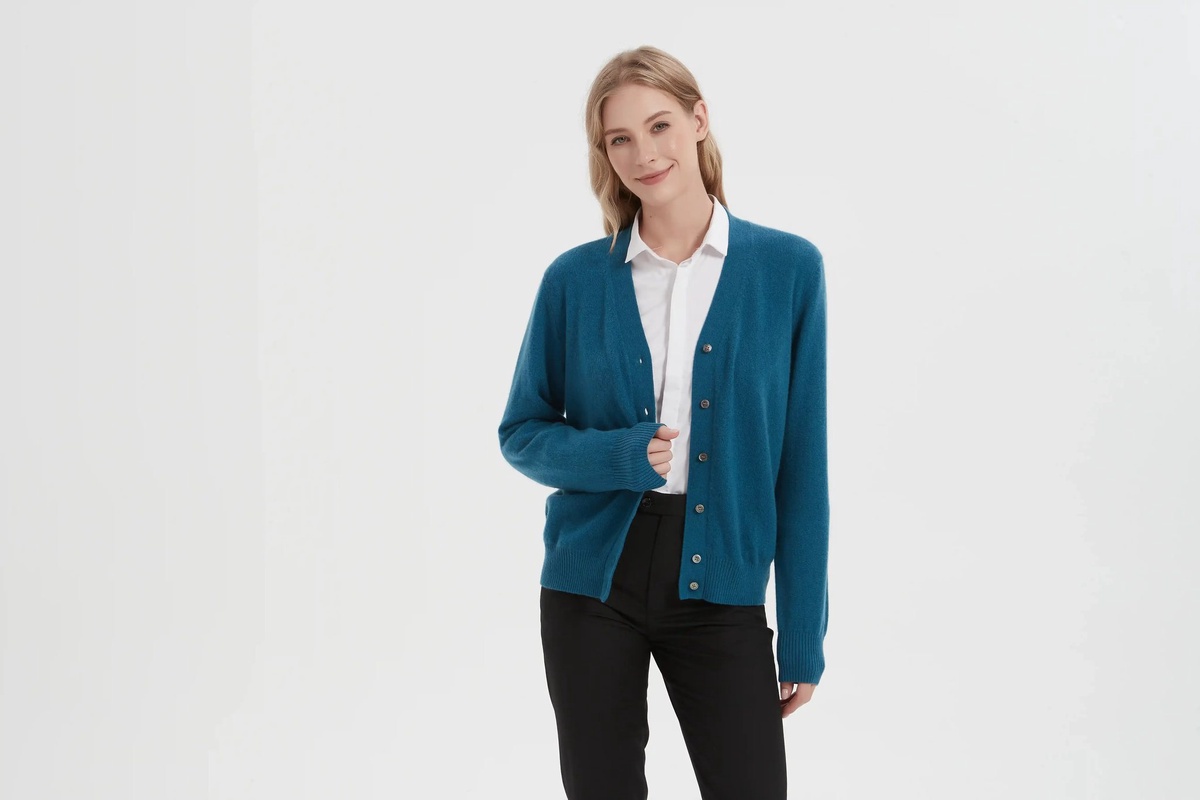 5 Ways to Style a Cashmere Pullover at Any Occasion