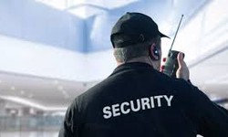 How do security guard providers work with law enforcement agencies?