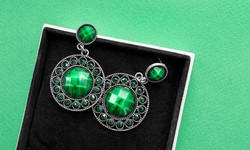 How to Choose the Perfect Pair of Emerald Green Stud Earring
