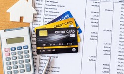 What factors are included in the Credit Card Calculator and its various types?