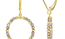 Why Are Women's Gold Earrings So Popular?
