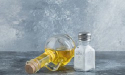 Organic White Distilled Vinegar: Unlocking Its Health and Household Benefits