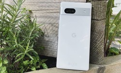 Pixel 7a: New Google phone is a slap in the face for Apple