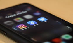 Risks and Benefits of Using New Social Media Apps for Teenagers
