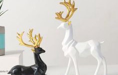 Transparent reindeer acrylic figurines are pretty joyful.They are not only puzzles, also good furniture decoration.