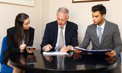 Signs You Need a Franchise Lawyer: Protecting Your Investment