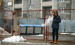 Frosty Puffs: Exploring the Disposable Vape Experience at 0°C in the UK Winter