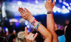 Why Nightclubs Should Ditch Cash: The Advantages of Digital Payment Solutions