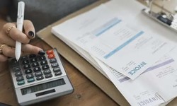 What are the pros and cons of invoice financing for startups?