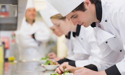 Choosing the Best Hotel Management Course: A Simple Guide