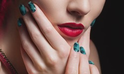 Emerald Elegance: Mesmerizing Press-On Nail Designs in Shades of Green