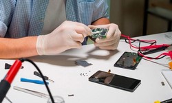 Mobile Repair Services Dubai - UAE Technician