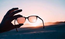 SUNLIGHT AND YOUR EYES: TIPS FOR CHOOSING THE SUNGLASSES