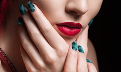 Exquisite Elegance: Unveiling the Allure of Emerald Press-On Nails