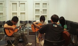 Strum and Stay Sharp: How Focus Music Can Elevate Your Electric Guitar Course