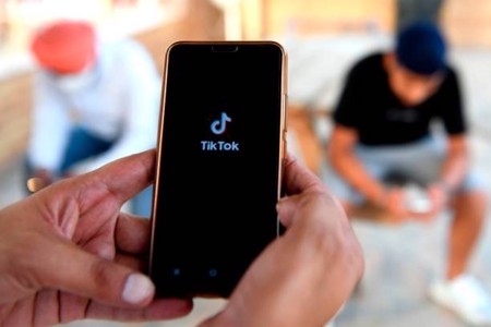 US government revokes TikTok and WeChat's banning order