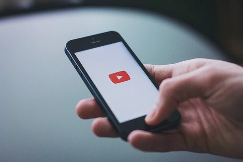 YouTube Gets Transcripts and Auto-Translated Captions On Mobile