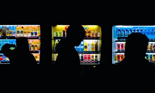 What are some of the characteristics of the vending machine?