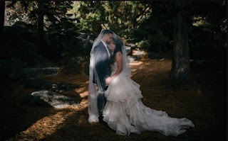 Elopement Photographer & Destination Wedding Photography