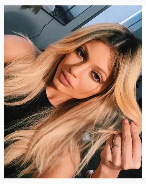 Kylie Jenner Sudden Bleaching Eyebrows, The Latest Appearance Makes You Shock