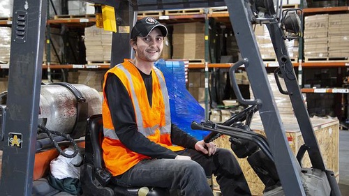Hire an experienced forklift operator to keep your business running smoothly
