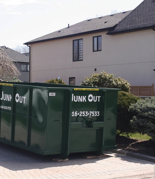 5 Reasons Why You Should Hire a Junk Removal Service