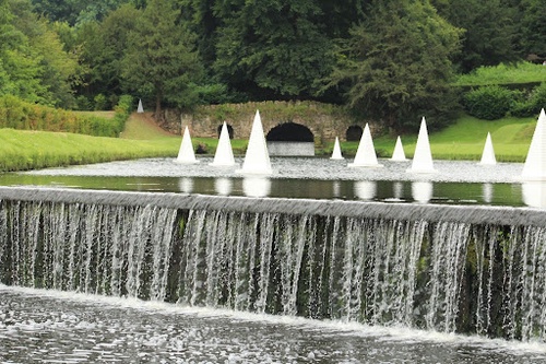Five Reasons Why Everyone Needs A Floating Fountain In Their Life