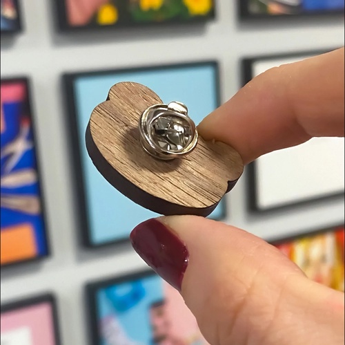 How do you make wooden pins badges?