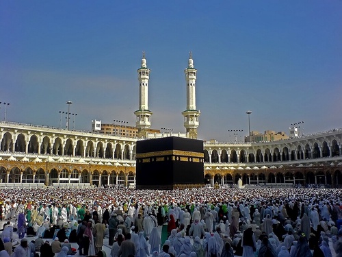 Common Mistakes to Avoid During Umrah