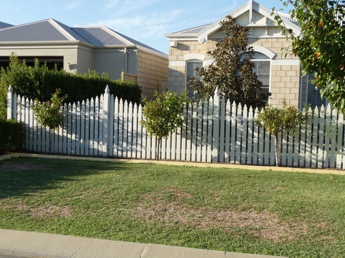 How to Pick the Right Garden Fence for Your Home?