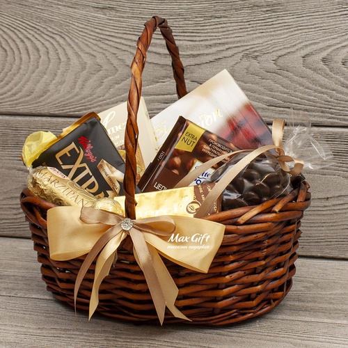 Why Hamper Baskets Are A Unique Baby Shower Gift