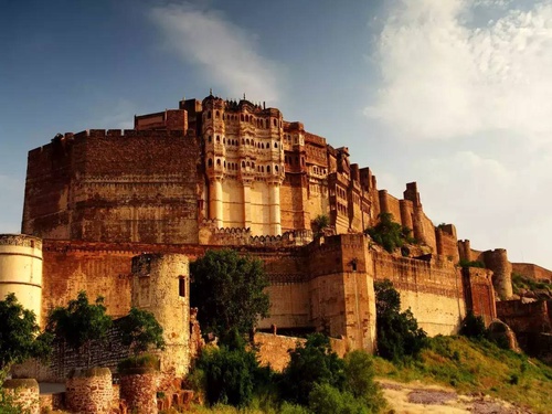 Discover the Blue City of Jodhpur with the Best Taxi Service in Town: SR Jodhpur Taxi Service