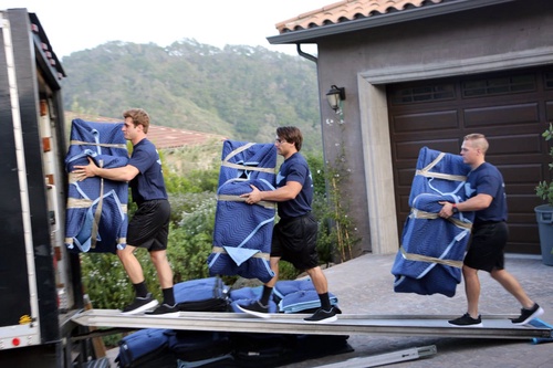 Say Goodbye to Moving Woes with Local and Long Distance Movers
