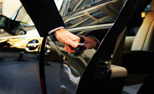 The Ultimate Guide to Choosing the Best Limo Chauffeur Service in Augsburg, Germany