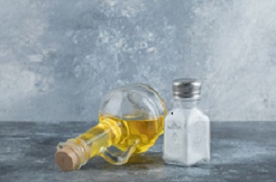 Organic White Distilled Vinegar: Unlocking Its Health and Household Benefits