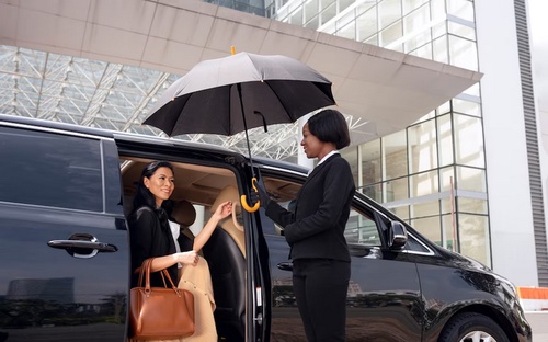 Embrace Extravagance: Experience New York's Elite Luxury Car Chauffeur Services