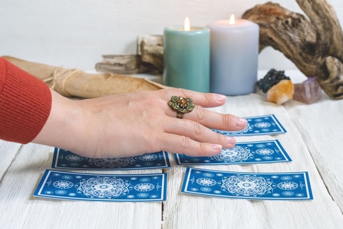 How Professional Card Readers Can Offer Spiritual Direction?