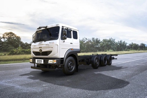 Fuel-Efficient Tata Signa Truck: Expert Review & Specs