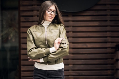 Aviator Jackets for Women: Finding the Perfect Fit and Size