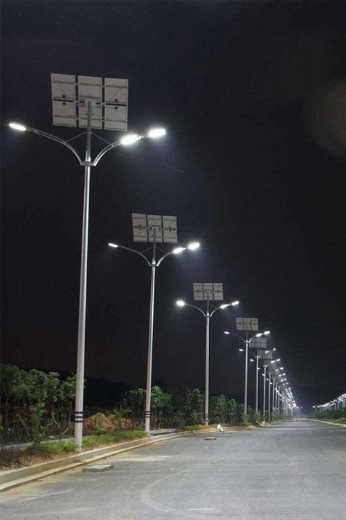 What is the difference between solar panel street lights and led street lights?