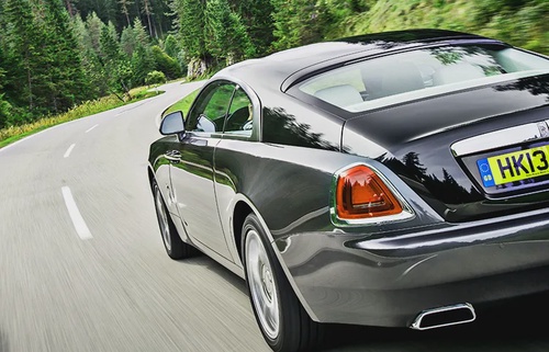 The Exquisite World of Luxury Chauffeur Rides: A Journey of Elegance and Comfort