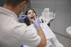 Understanding Periodontists: Guardians of Your Gum and Bone Health