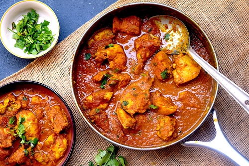 Savoring the Aromas: Crafting a Delicious Fresh Chicken Curry at Home