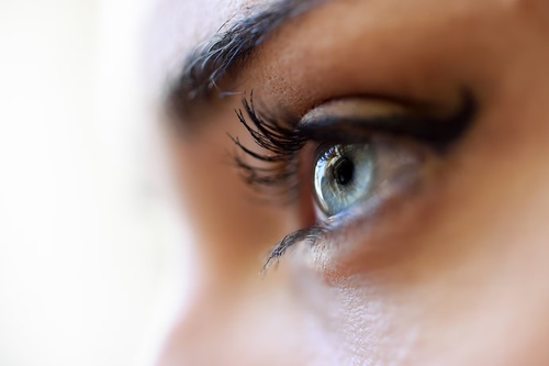 10 DAILY HABITS TO KEEP YOUR EYES HEALTHY AND BRIGHT