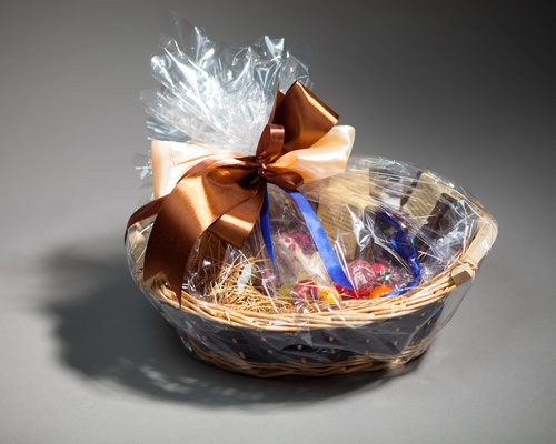 Why Consider Luxury Food Gift Hampers for Corporate Gifting?
